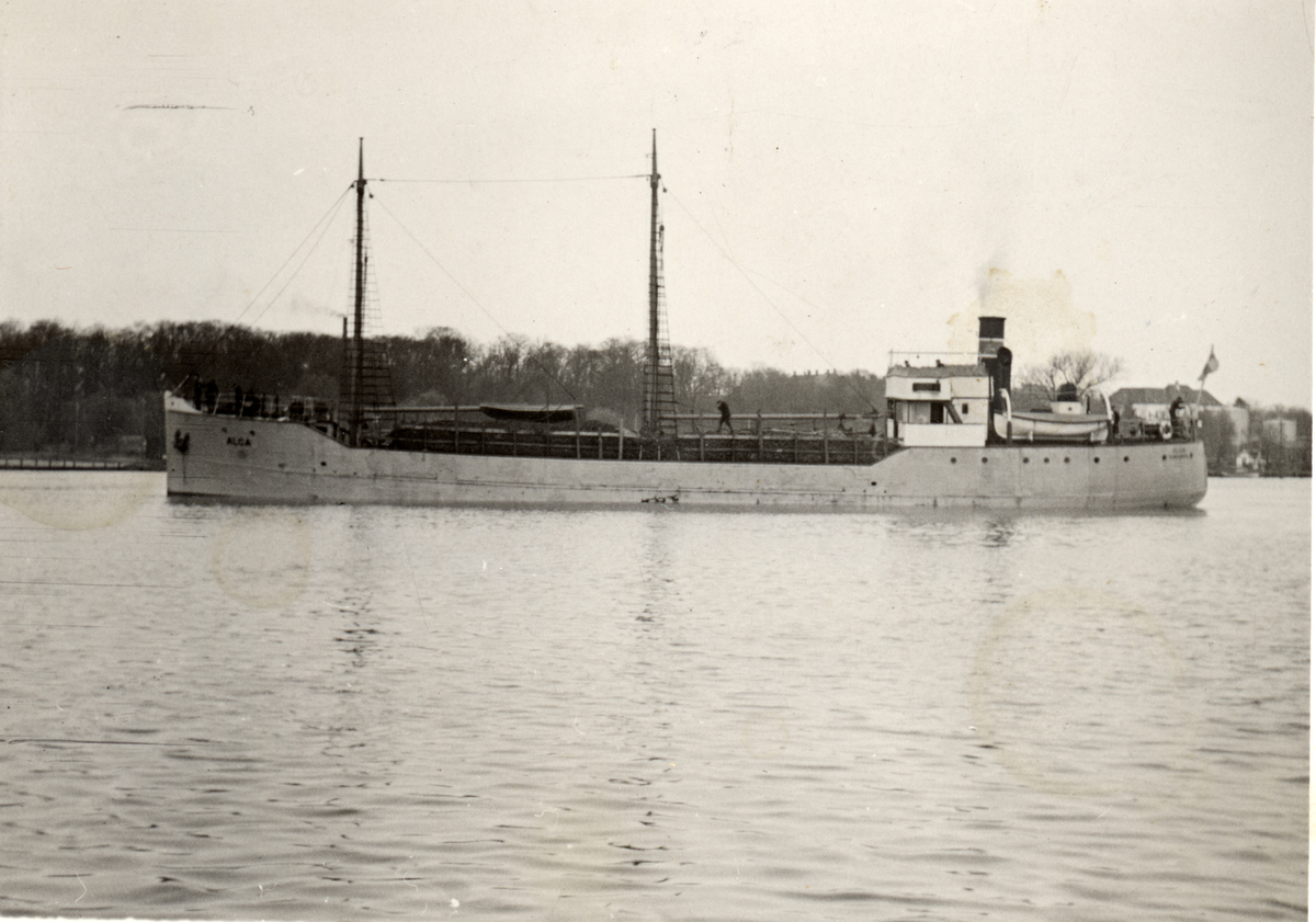 Lastfartyget  ms Alca ägt av Firma Gustaf Eriksons 1937 - 1947.