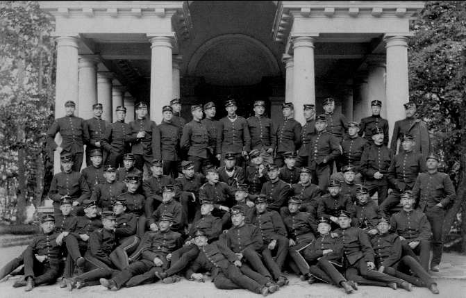 Utexaminerade elever från kungl. Krigsskolan 1888.