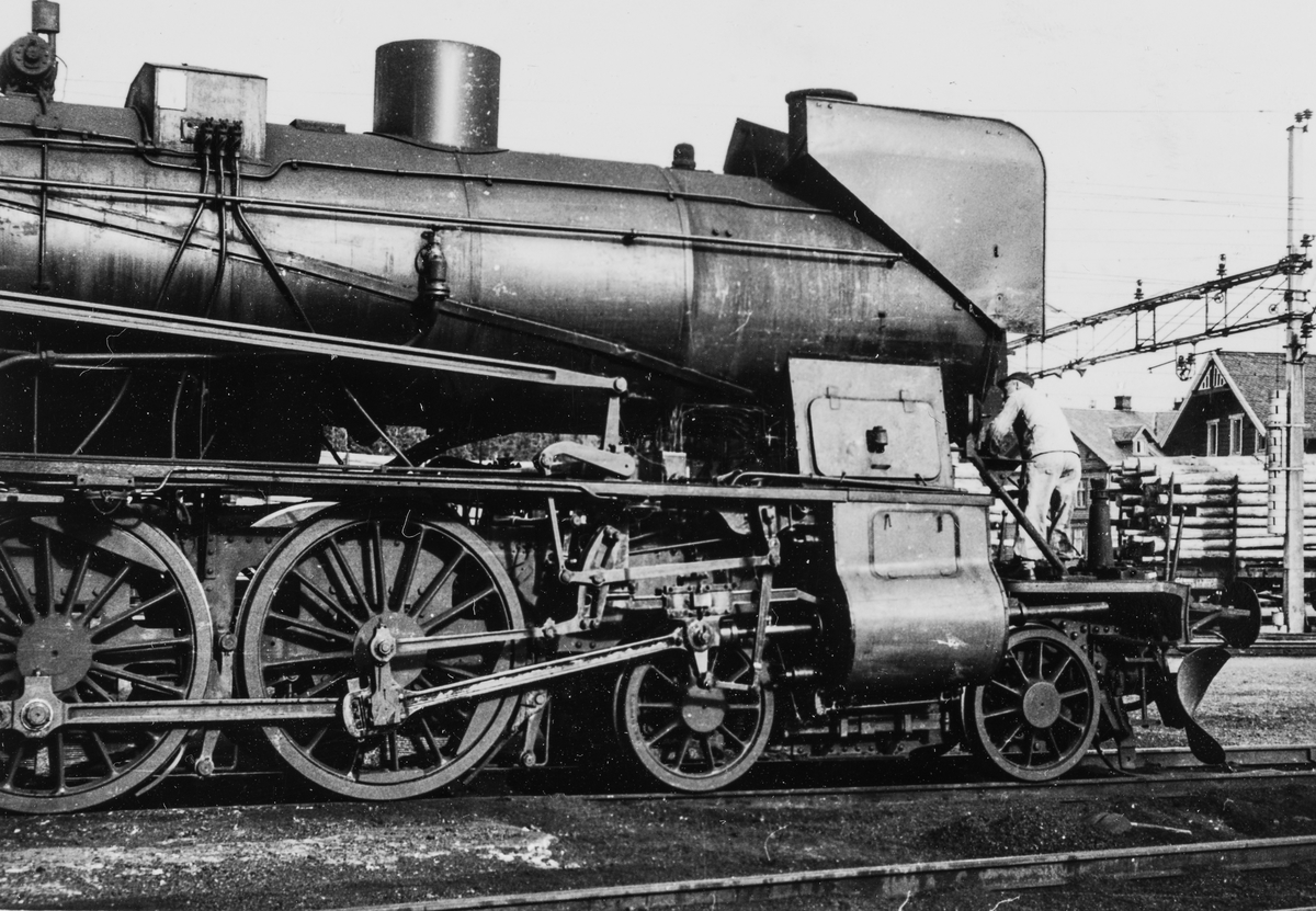 Damplokomotiv type 30b 347 på Eina stasjon.