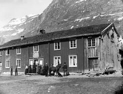 Hovedlåna på en av Hovengårdene i Sunndal. Hoven ligger på s