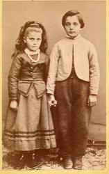 Portrett. Jente og gutt. Nanna og Pedro Pedersen, baker Pede