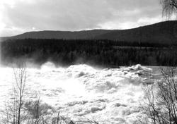 Flom i Hunderfossen.