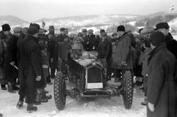 Mjøsløpet 1933. Eugen Bjørnstad med sin Alfa Romeo.