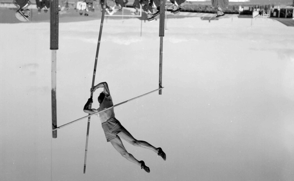 Friidrettsstevne på Gjøvik. Stavhopper.