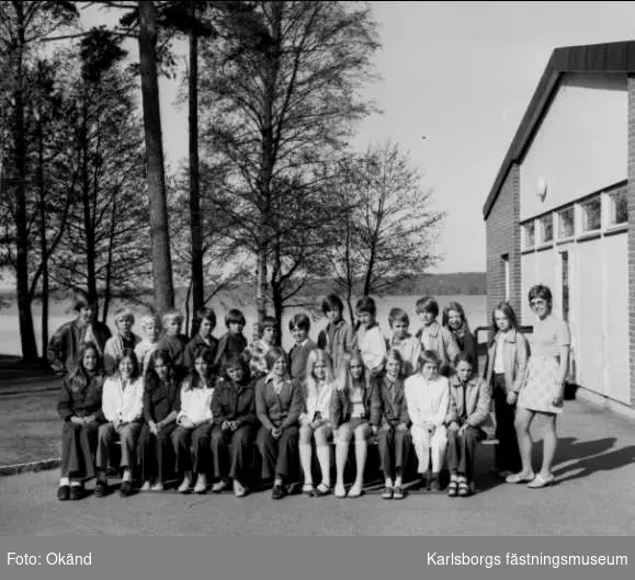 Klassfoto från Strandskolan, Karlsborg, 1971. Lärare: Anita Borg. Neg finns.