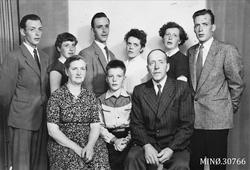 Familiebilde. Paula og Toger Aasberg med barna: Tormod, Gerd