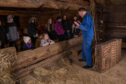 Tresking i Hammervoll-løa med Bjørn Austigard.