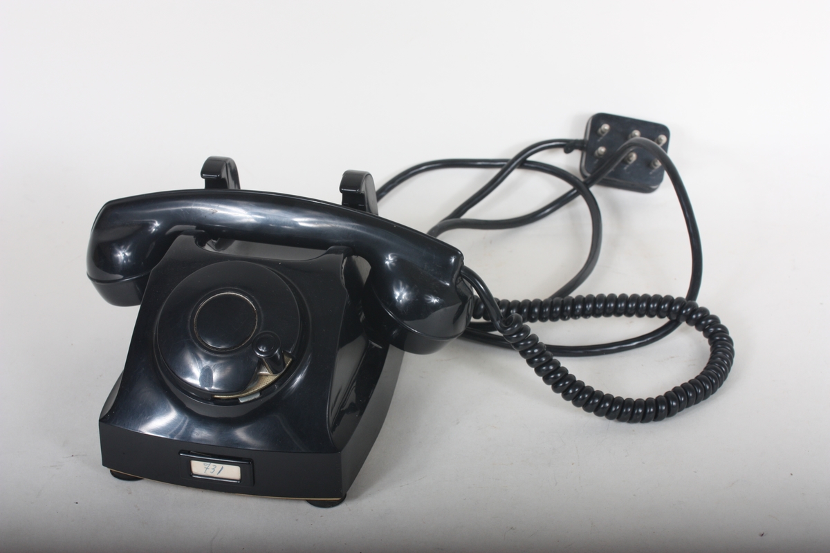 Form: Telefon med sveiv i skive
