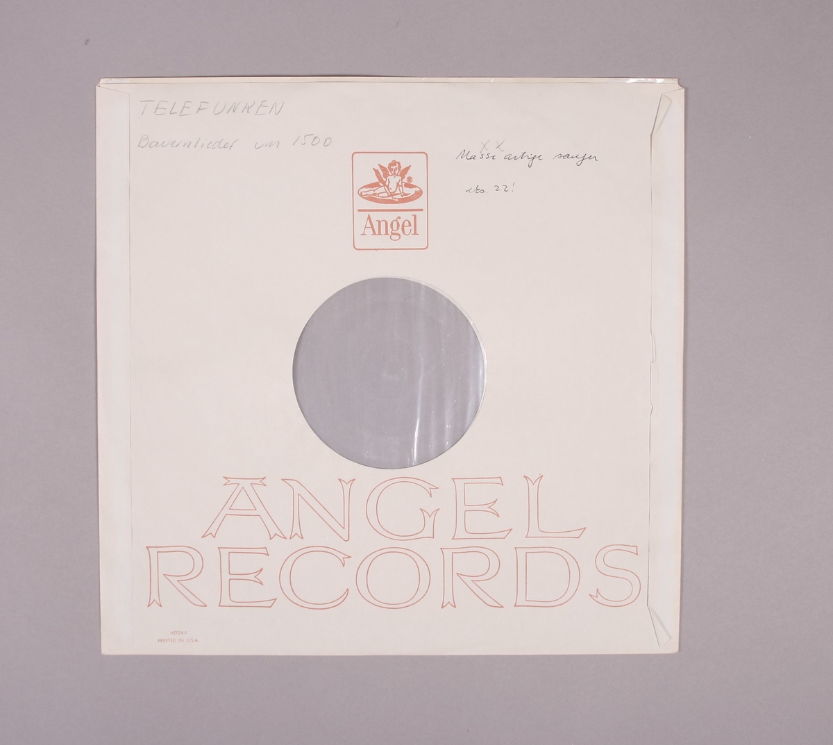 Grammofonplate i svart vinyl og plateomslag i papp. liten påskrift på baksiden av plateomslaget. Plata ligger i en uoriginal papirlomme med plastvindu, stemplet "Angel Records". Påskrift på ene siden av papirlommen (se bilde).