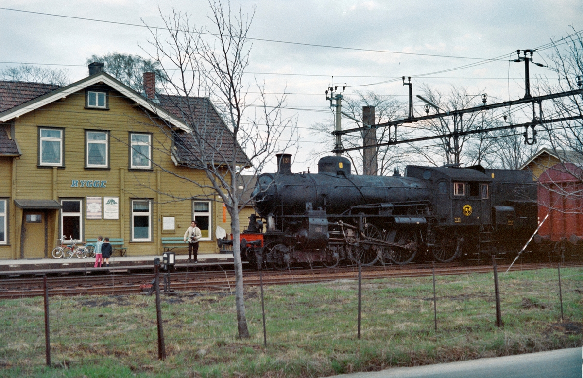 Svenska Järnvägsklubbens veterantog til Norge på Rygge stasjon. Toget trekkes av Statens Järnvagars damplokomotiv type B nr. 1314.