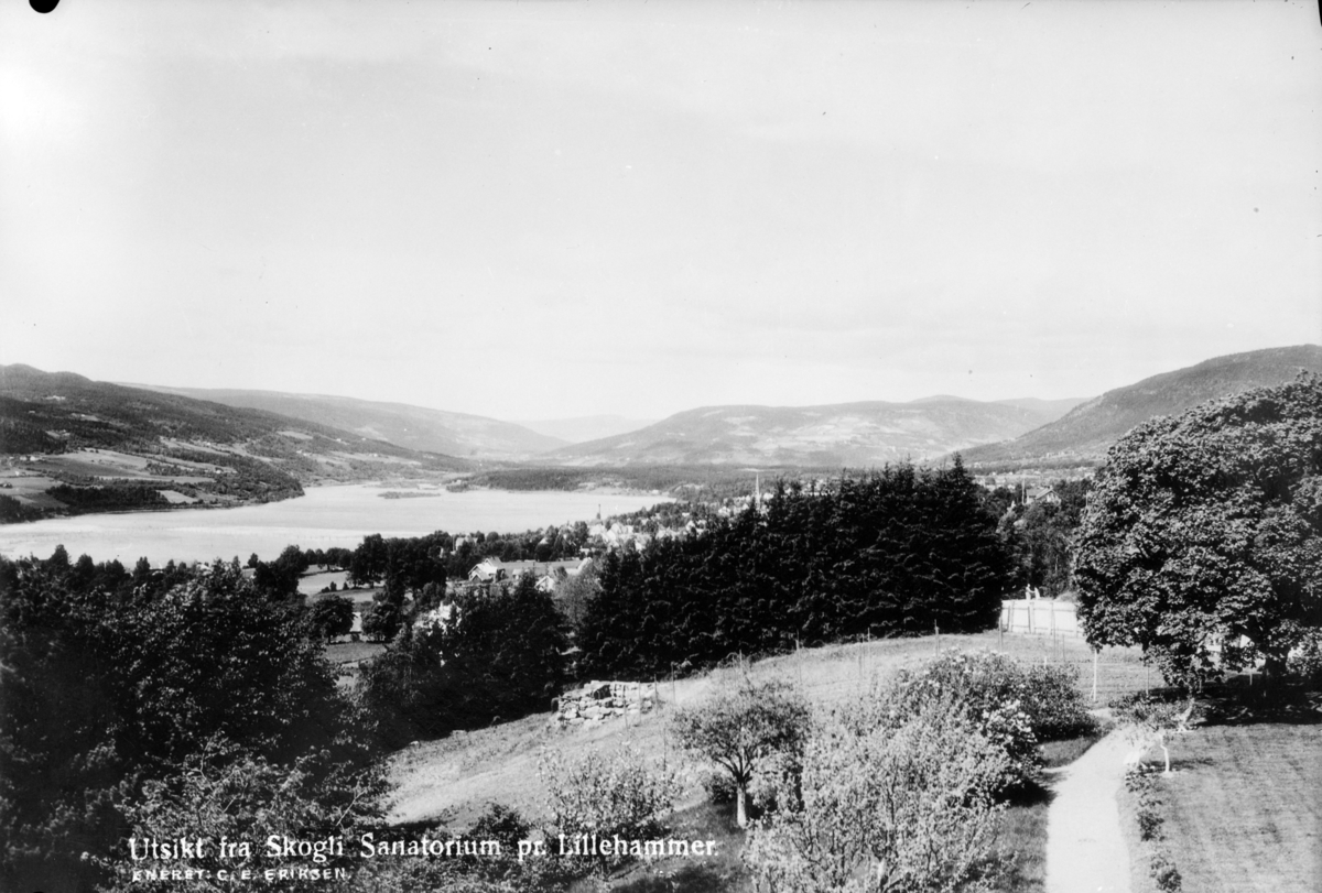 Utsikt fra Skogli sanatorium mot Lillehammer, Lågendeltaet og Gausdal.
