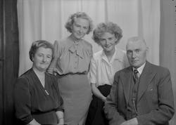 Otto og Ester Mentzoni med to døtre