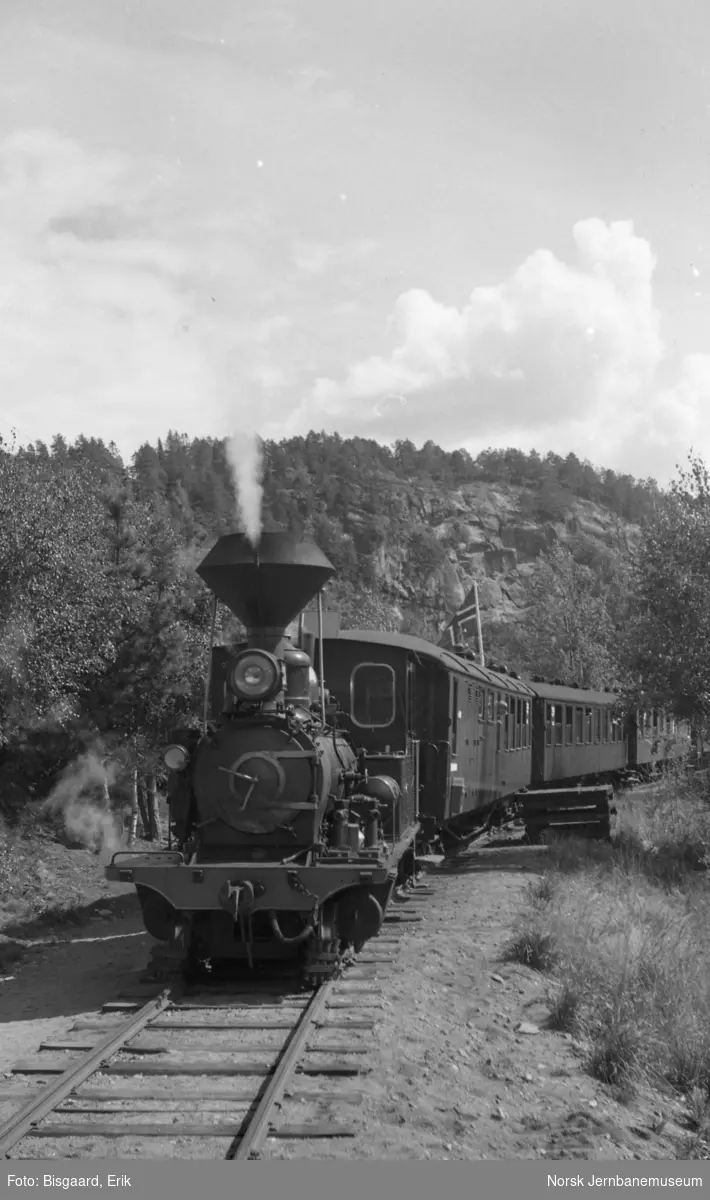 Damplokomotiv nr. 2 med persontog på Setesdalsbanen