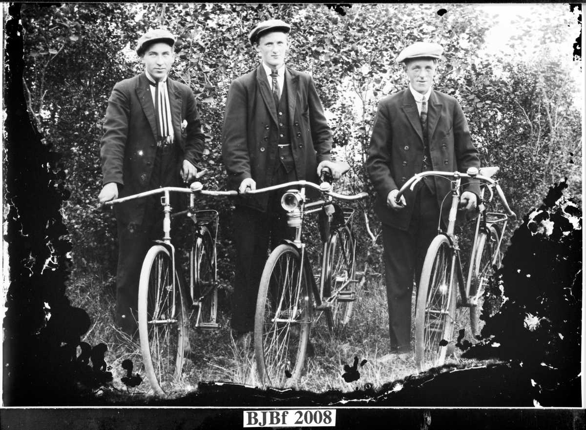 Tre sykkelkarer, Vallersund