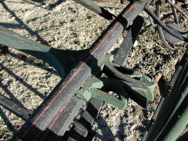 4-hjuls vogn med kalesje for én hest til persontransport. Fast kuskebukk og to likeverdige passasjerseter. Fast kalesje. To lave dører.