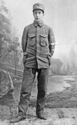 Portrett av ung mann i uniform. Edvard Brandsnes.