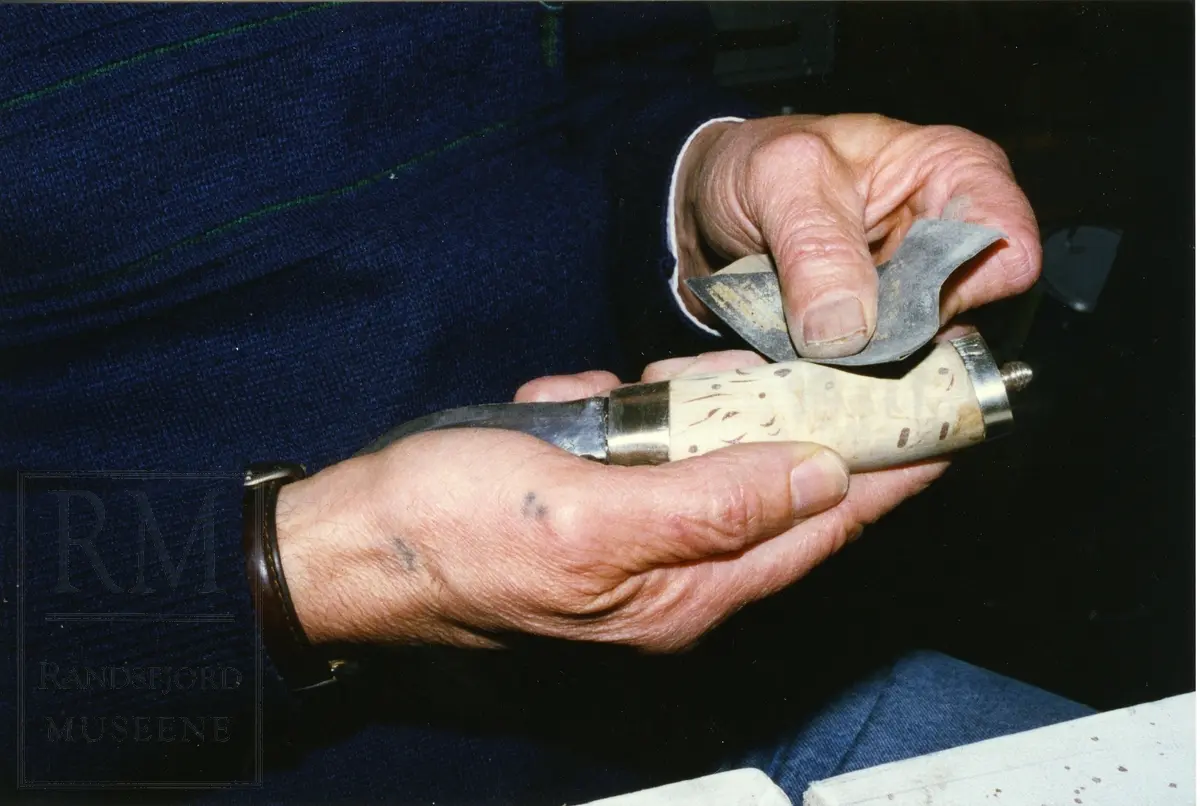 Hadeland Knivklubb i snekkerverkstedet på Hotell Hadeland.