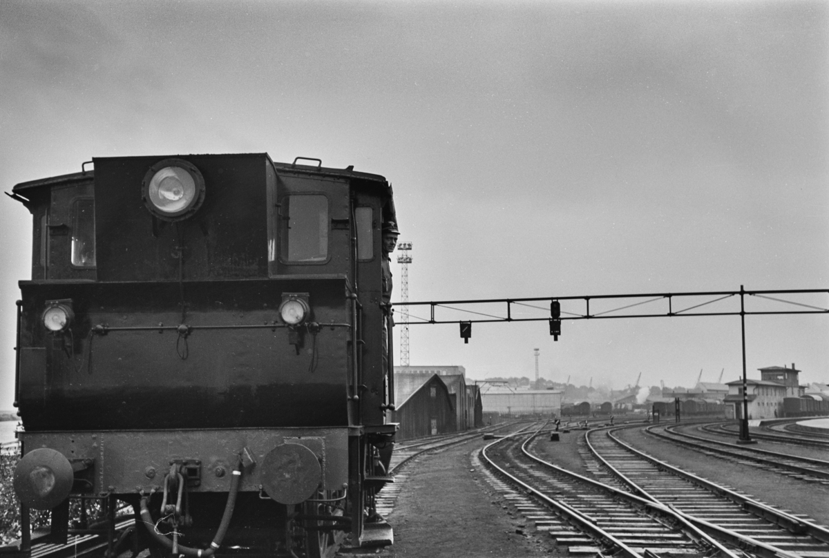 Damplokomotiv type 23b nr. 460 i skiftetjeneste på Trondheim stasjon.
