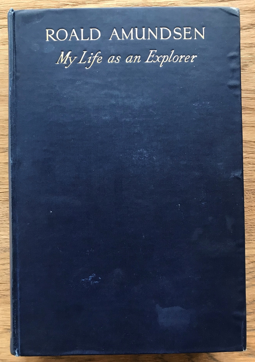 Bok. Amundsen, R: My life as an explorer. London 1927. Blått bind med gullskrift