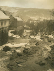Lillehammer. Mesnaelva med Brofoss Mølle på venstre bredd, m