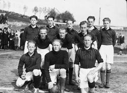 Det norske laget 17. mai 1940. Framme f.v.: Ingvar Løge, Kar