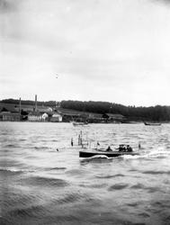 Bilde tatt fra Værla mot fastlandet - ant. fabrikk eller teg