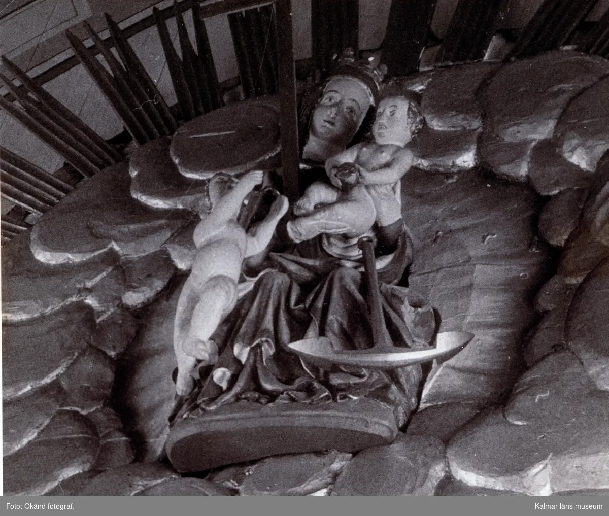 Madonnan med barnet i Persnäs kyrka.