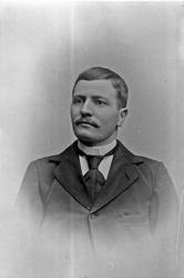 Portrett av mann. Ole P. Odden.