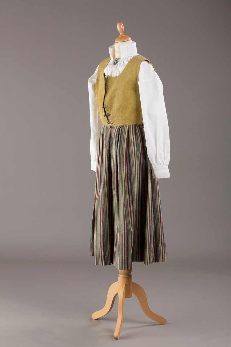 Striper i renningen i skjørtet