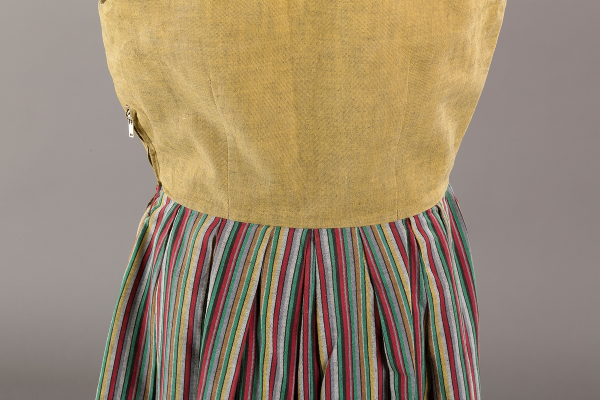 Striper i renningen i skjørtet