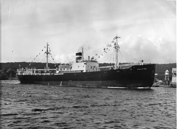 Byggenr. 32 v. LMV: Kollfinn.
Båten passerer Figgeskjær på 