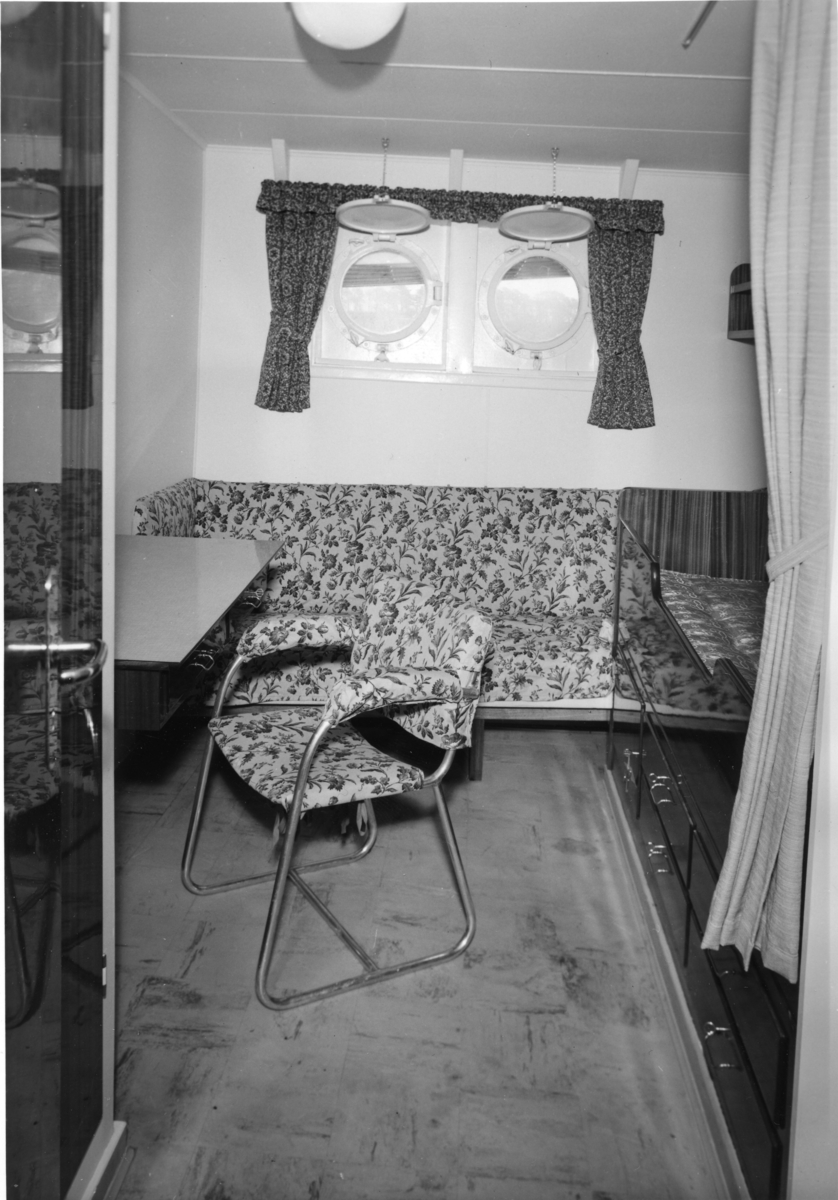 Byggenr. 44 v. Langesund Mekaniske Verksted: Amazonas.

Amazonas ligger ved kai ved verftet og på vannet.
9-17: Nyblin