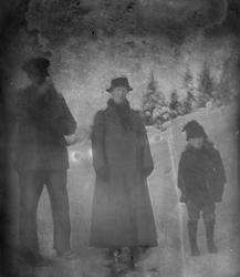 Mann, kvinne, barn, ute, vinter