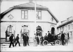 Repro: Lillehammers første bil, eier farger Skar