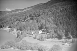 Ukjent bruk eller bolighus ved vei og vann, Øyer, campingpla