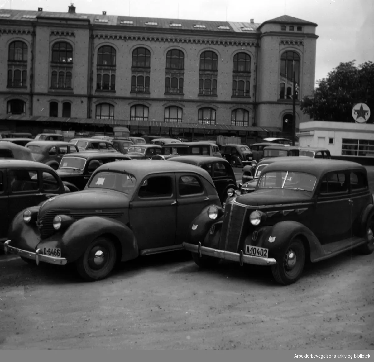 Tullinløkka, parkeringsplassen. Mai 1948