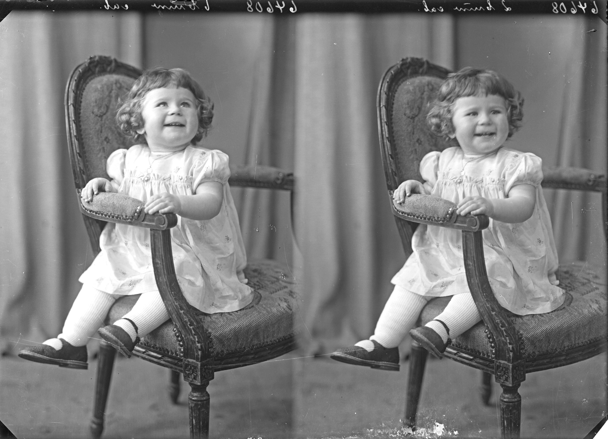 Portrett. Liten pike. Bestilt av Olav J. Olsen. Sørhaugt.