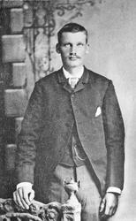 Portrett av ung mann. Siver Dalen 1867-1904