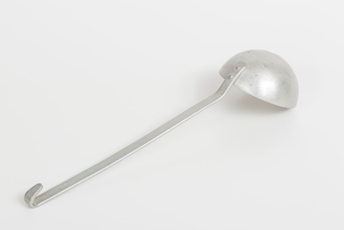 Øse med langt skaft med opphengskrok.