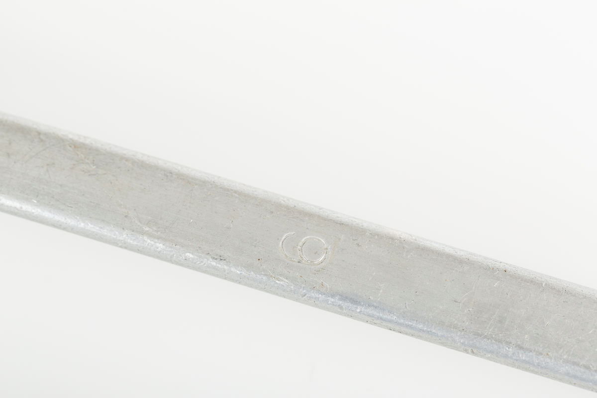 Øse med langt skaft med opphengskrok.