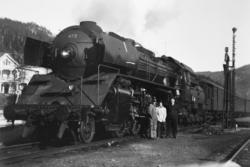 Tog 402 på Støren stasjon, trolig påska 1952
