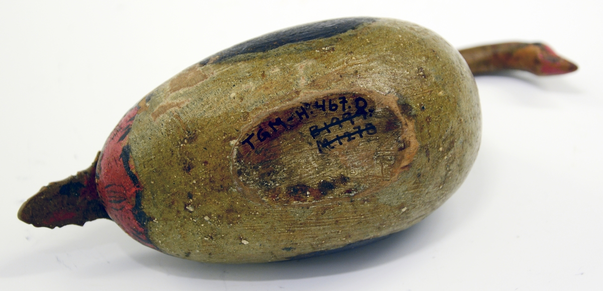 Øland med lang hals, malt i flere farger og datert 1769. Fra protokollen: 13 høns (A-M) til at øse med.