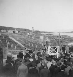 Seremoni på kirkegården ved krigsfangeleiren på Trondenes. R