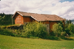 En gammel låve på Bratval i Jevnaker.