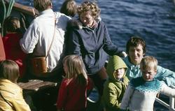 Foto av en en gruppe mennesker på tur til fiskeværet Grip i 