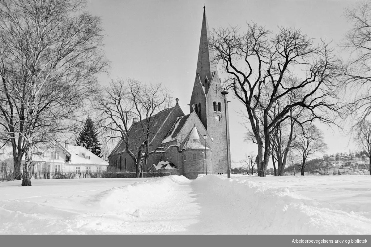 Vålerenga kirke. Februar 1978