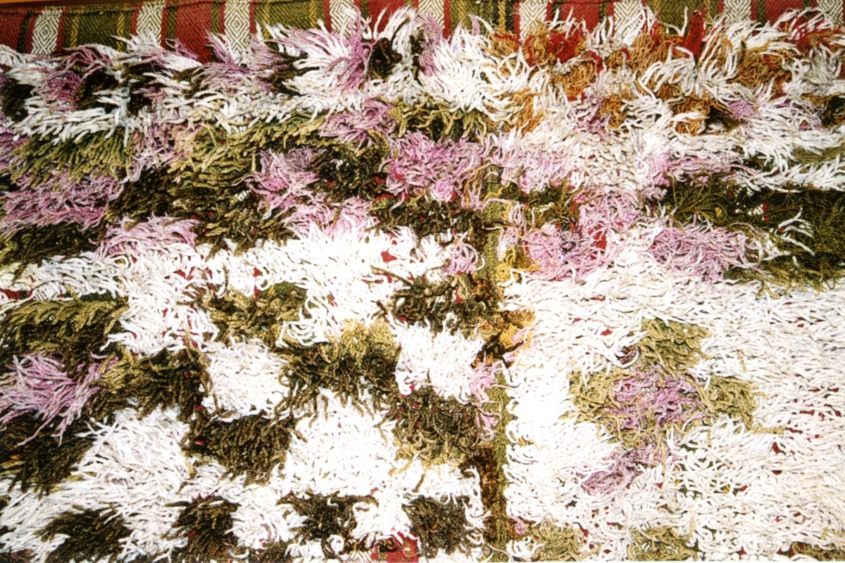 Båtrye i kypertvariasjon med floss.

Tilstand: Litt falmet.