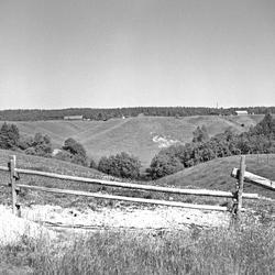 Trømborg, sør for kirken.  Bildet er tatt 1950-1960.