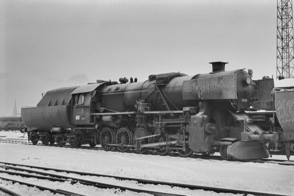 Hensatt damplokomotiv type 63a nr. 5606 på Marienborg.