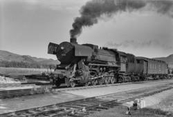 Arbeidstog / grustog på Størenbanen, trukket av damplokomoti